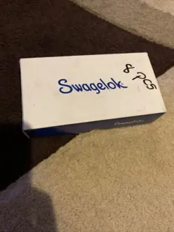 SWAGELOK SS-600-3 NEW IN BOX 8 PCS UNION TEE 3/8 TUBE 3 PORTS
