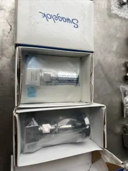 SWAGELOK SS-BNVCR4-20 NEW IN BOX BELLOWS VALVE 1/4  SC11 CLEANED PLUS SS-BNS4