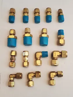LOT OF (16) SWAGELOK BRASS FITTINGS