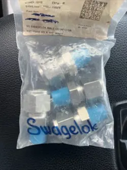 SWAGELOK MALE CONNECTOR 1/2 IN. TUBE OD X 1/4 IN. MALE NPT (SS-810-1-4) LOT OF 4