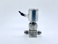 SWAGELOK SS-BNVCR4-2 VCR FITTING STEEL HIGH PURITY BELLOWS SEALED VALVE, 1/4 IN.