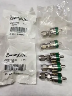 7 - SWAGELOK GREEN,  1/4