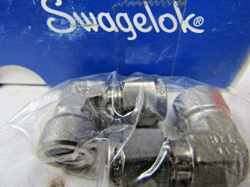 ??2) NEW SWAGELOK SS-400-8-2 STAINLESS FEMALE ELBOW 1/4 TUBE X 1/8 FNPT LOT OF 2
