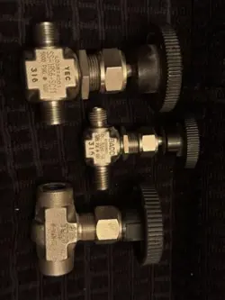2 - SWAGELOK & 1 - PARKER STAINLESS STEEL NEEDLE VALVE BUNDLE