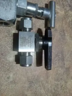 SWAGELOK SS-43GS6 VALVE 3000 PSIG TUBE 3/8