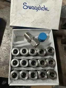 LOT OF 16 SWAGELOK SS-810-1-8 TUBE FITTING 1/2