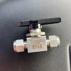 NEW SWAGELOK SS-43GS6   3/8
