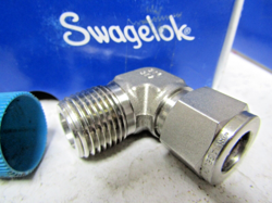 ??NEW SWAGELOK SS-810-2-8