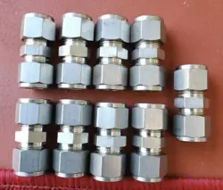 9 - SWAGELOK STAINLESS STEEL UNION FITTING, 1/2
