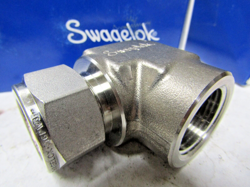 ??NEW SWAGELOK SS-1210-8-12