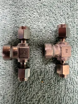 SWAGELOK SS-200-3TTF FEMALE BRANCH TEE 1/8TUBE X 1/8TUBE X 1/8 FNPT NOS QTY=2