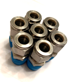LOT OF 7 NEW SWAGELOK FITTINGS SS-600-1-6 MALE CONNECTOR 3/8 X 3/8 MALE PIPE