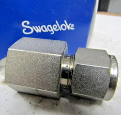 ??NEW SWAGELOK SS-810-7-8 STAINLESS FEMALE CONNECTOR 1/2
