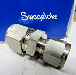 ??NEW SWAGELOK SS-810-6-6 STAINLESS STEEL REDUCING TUBE UNION 1/2 TO 3/8