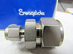 ??NEW SWAGELOK SS-1210-6-4 STAINLESS STEEL REDUCING UNION, 3/4