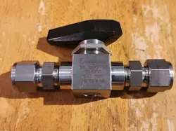 NEW SWAGELOK SS-83PS8, 316 SS 3-PIECE HIGH PRESSURE BALL VALVE, PEEK SEATS, 1/2