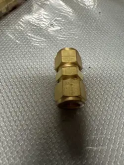 B-810-6 SWAGELOK / CRAWFORD  BRASS TUBE FITTING UNION 1/2