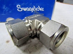 ??NEW SWAGELOK  SS-1210-9 STAINLESS STEEL TUBE UNION ELBOW 3/4 TUBE O.D