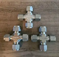 LOT OF (3) NEW SWAGELOK 3/8 TUBE UNION CROSSES SS-600-4