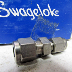 ??NEW SWAGELOK SS-400-6-2BT