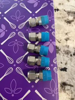 5- NEW SWAGELOK FITTINGS SS-600-1-6 MALE CONNECTOR 3/8 X 3/8 MALE PIPE