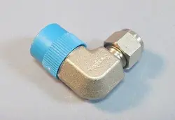 SWAGELOK SS-600-2-8 STAINLESS 90 DEGREE UNION 3/8