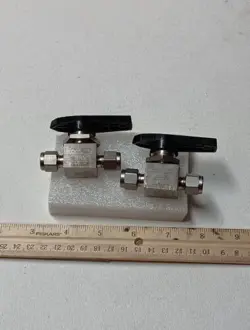 SWAGELOK SS-43GS4 VALVE 2-WAY SERIES TUBING BALL VALVE, 1/4 SS-316 NEW / USED *
