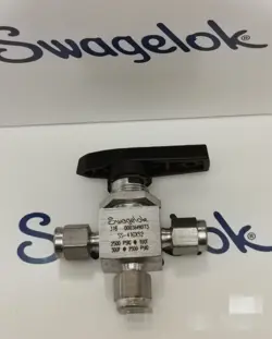1PC NEW SWAGELOK SS-41GXS2 THREE WAY BALL VALVE   FAST DELIVERY