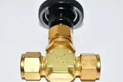 NEW SWAGELOK B-1KS8 MANUAL BRASS NEEDLE VALVE 2100PSI