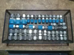 MISCELLANEOUS SWAGELOK FITTINGS LOT OF 34