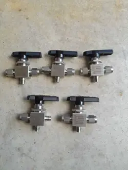 3-WAY BALL VALVE.