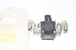 NEW SWAGELOK SS-43F4RT-31DDM BALL VALVE DUAL MOUNT SS-43GF4RT