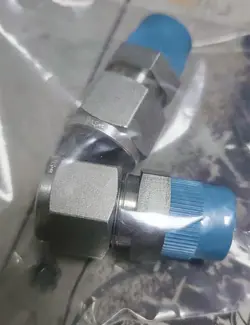 1PC SWAGELOK SS-810-1-6RT CARD PIPE JOINT