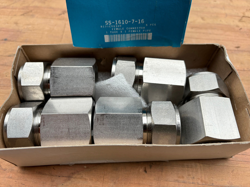 5- SWAGELOK - SS 1610-7-16- SWAGELOCK 1 X 1 FEMALE CONNECTOR ------------  NOS