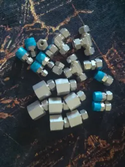 SWAGELOK LOT OF 21 ASSORTED FITTINGS