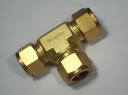 1 - SWAGELOK BRASS UNION TEE FITTING,  5/8