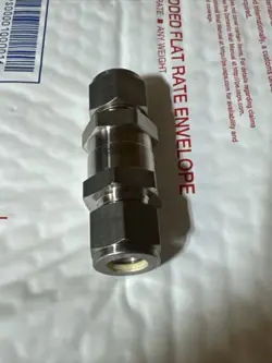 NEW SWAGELOK SS-CHS8-BU-1   1/2