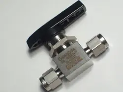 1- SWAGELOK STAINLESS STEEL 40G SERIES BALL VALVE, 1/8