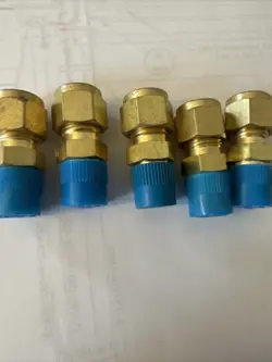 SWAGELOK QTY 5 B-600-1-4