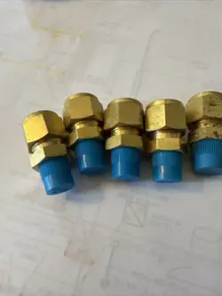 QTY B-810-1-4 DK-LOK