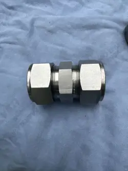 NEW SWAGELOK 1