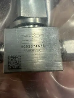 1PCS NEW SWAGELOK SS-HBS6MM-C VALVE   (10PCS AVAILABEL)