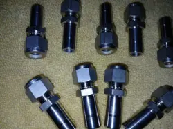 (9) 3/8IN TUBE X 1/2IN TUBE STUB 316SS ADAPTER FITTING SWAGELOK SS-600-R-8