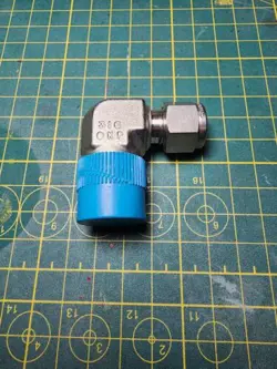 MNPT SS-600-2-8