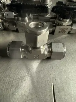 SWAGELOK STAINLESS STEEL UNION TEE FITTING, 1/2