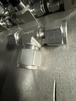 SWAGELOK STAINLESS STEEL UNION TEE FITTING, 1/2