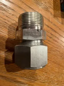SWAGELOK S-2000-1-20 MALE CONNECTOR 1-1/4'' TUBE X 1-1/4'' MALE PIPE STEEL 1PC
