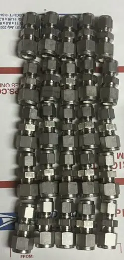 BRAND NEW SWAGELOK 3/8 REDUCING UNIONS LOT OF 25 SS-600-6-4