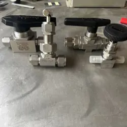 MIXED SWAGELOK PARKER SS VALVES IN LOT SS-45TS8;) 8A-B8LJ-SSP) 4V-P4K-SS 8A-U12