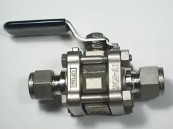 1 - SWAGELOK STAINLESS STEEL 3-PIECE 60 SERIES BALL VALVE, 3/8